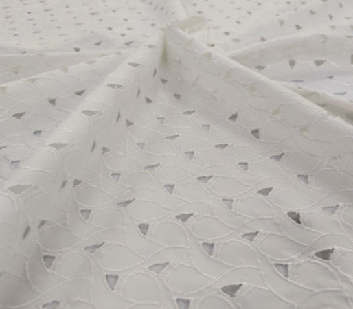 coupon brodé blanc graphique 190x130cm - tissu au mètre - strasbourg alsace - autour du tissu