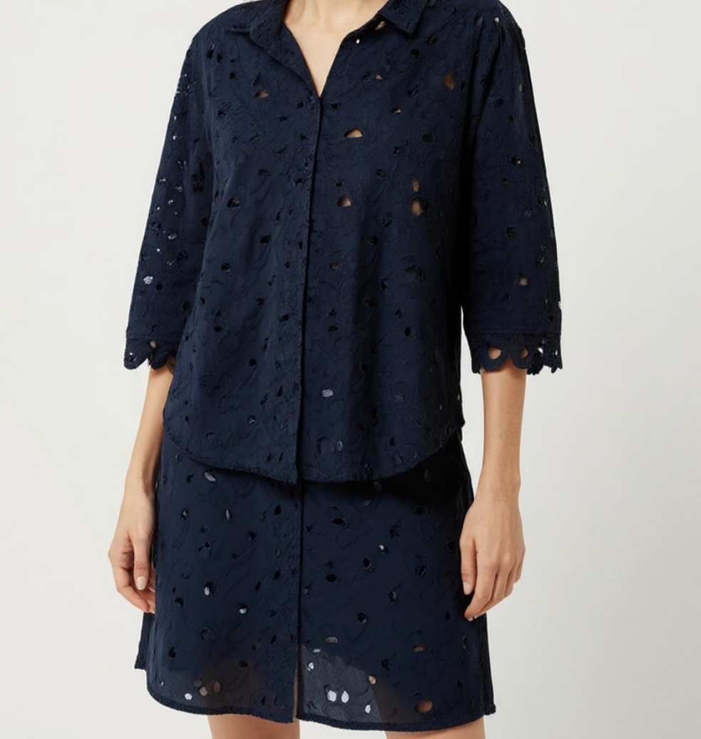 Tissu Bleu Marine Broderie Anglaise ajouré 150x140cm - Autour du Tissu