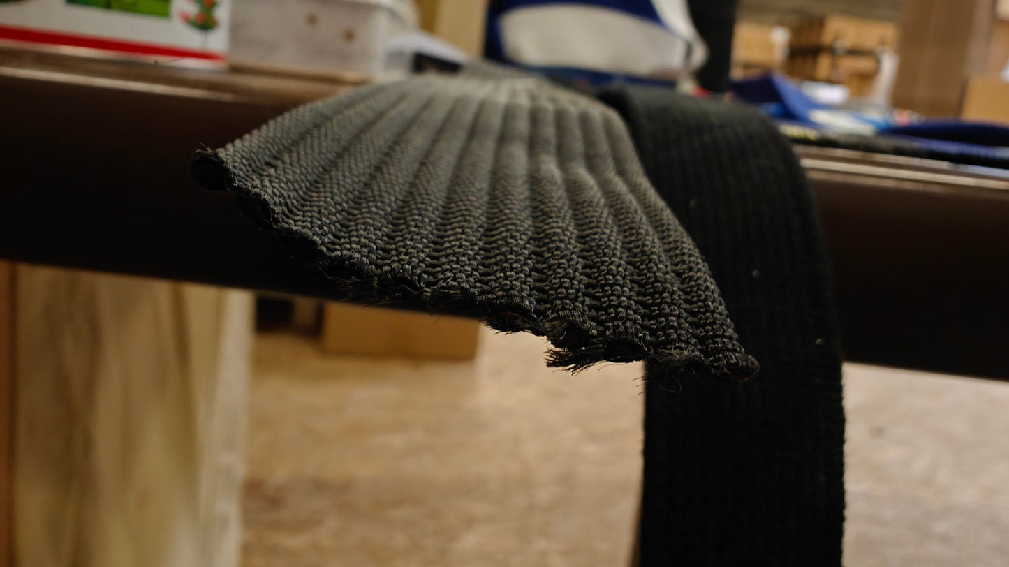 sangle 50mm noir renforcée-mercerie-autour du tissu