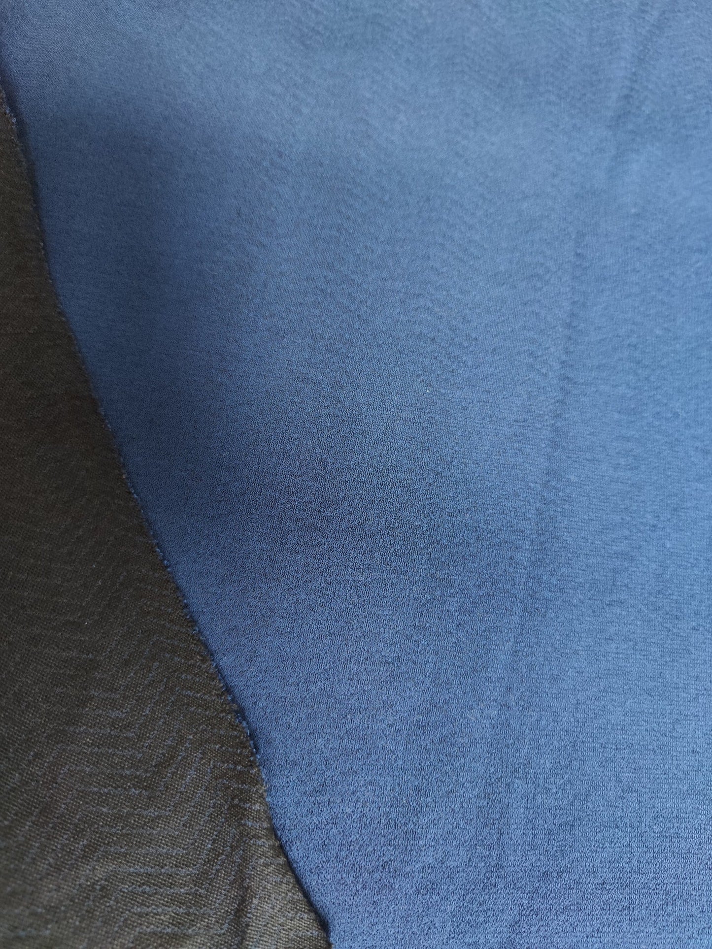 zoom_jersey_chevrons_fluide_bleu_marine_stretch