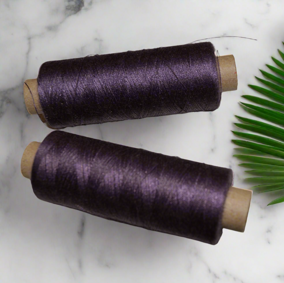 Bobine 500 m fil Polyester violet - fil à coudre - Strasbourg Alsace - Autour du Tissu