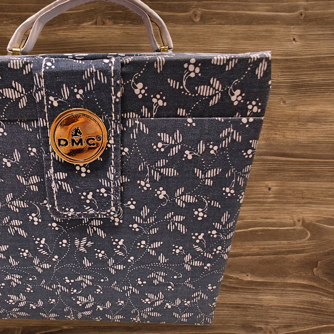 Détail tissu bleu - Boite couture DMC BLEU