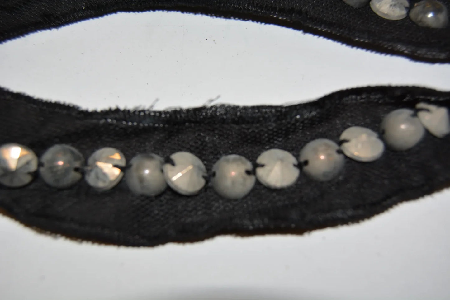 destockage_devant_3_cm_noir_col_encolure_3_cm__strass_perle_noir_80_cm1