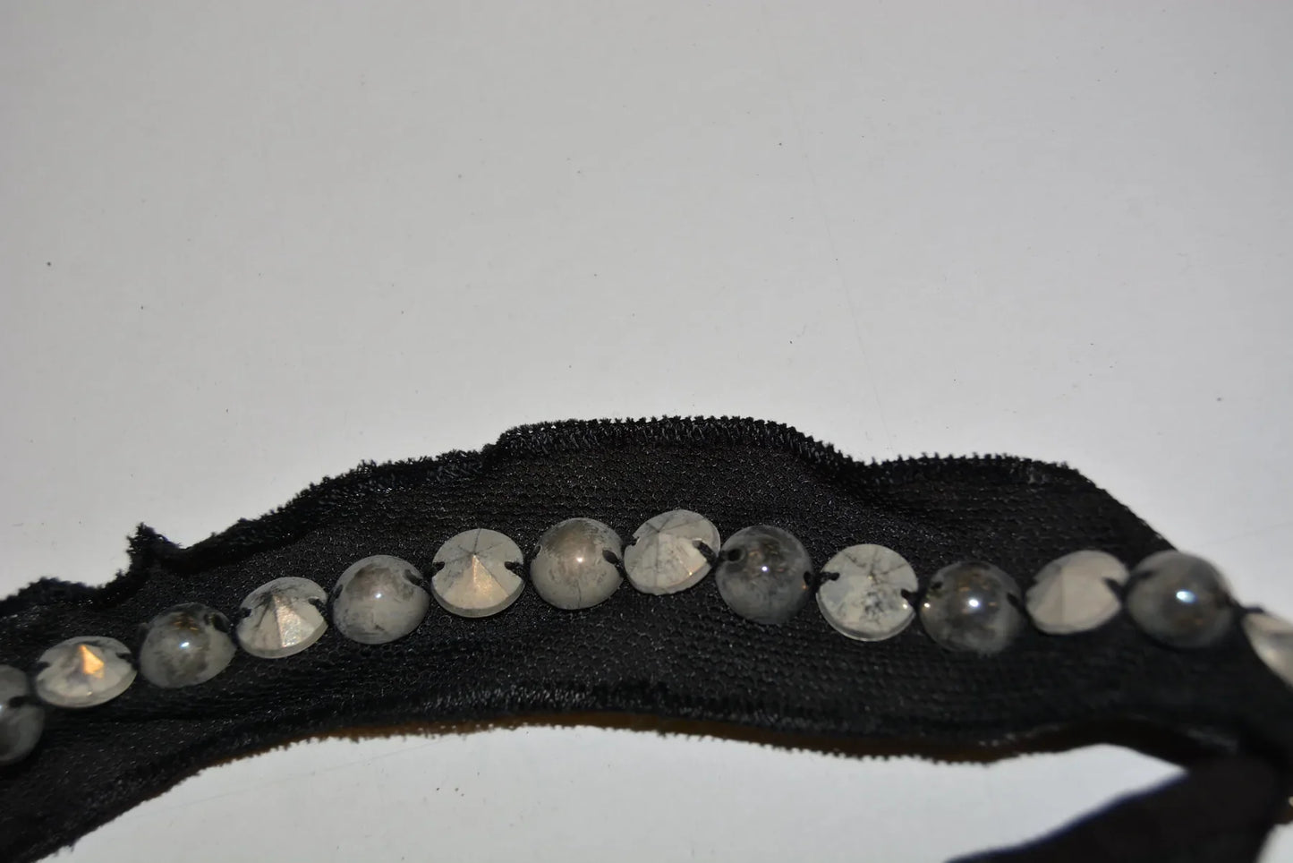 destockage_devant_noir_encolure_3_cm_strass_perle_noir_80_cm1