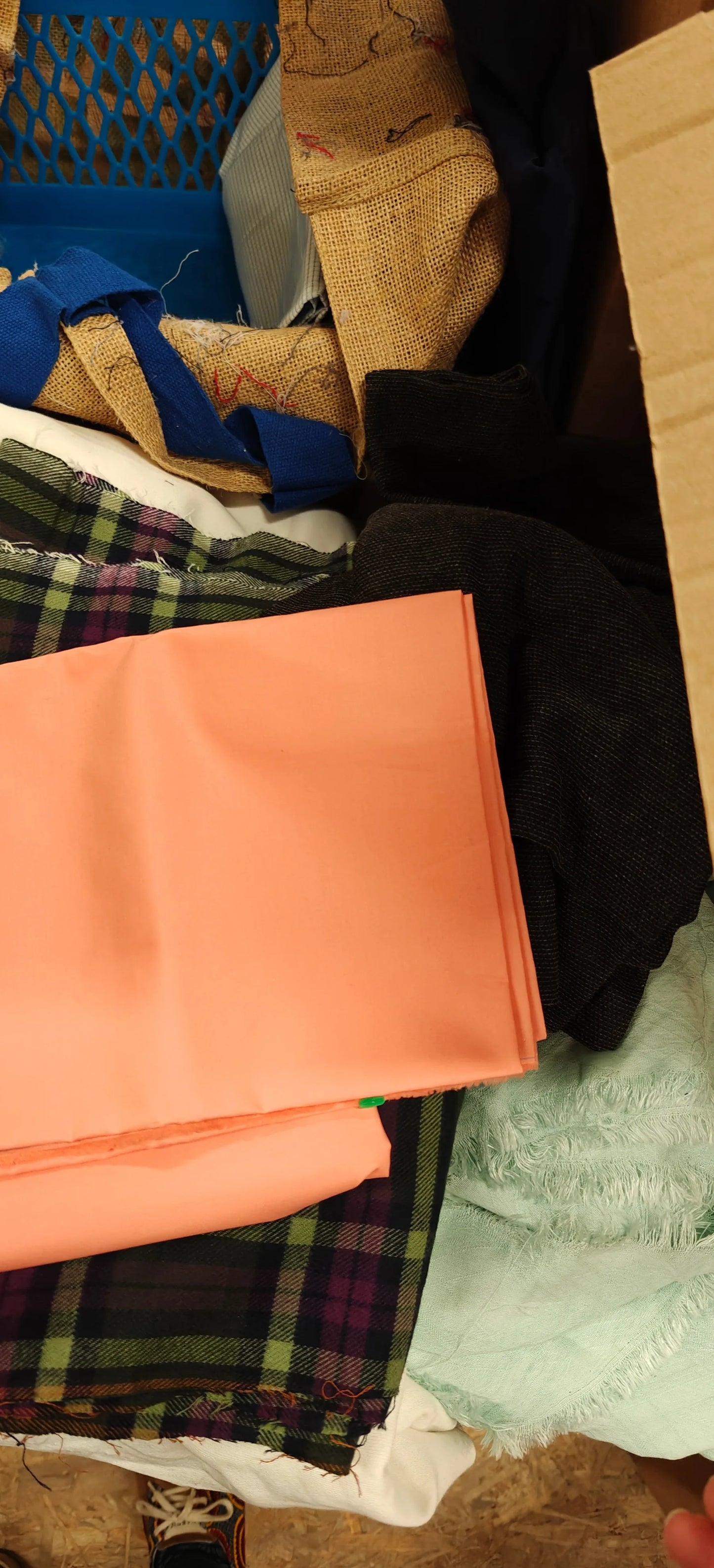 détail — doublure saumon pêche polyester 300x140cm | autour du tissu strasbourg