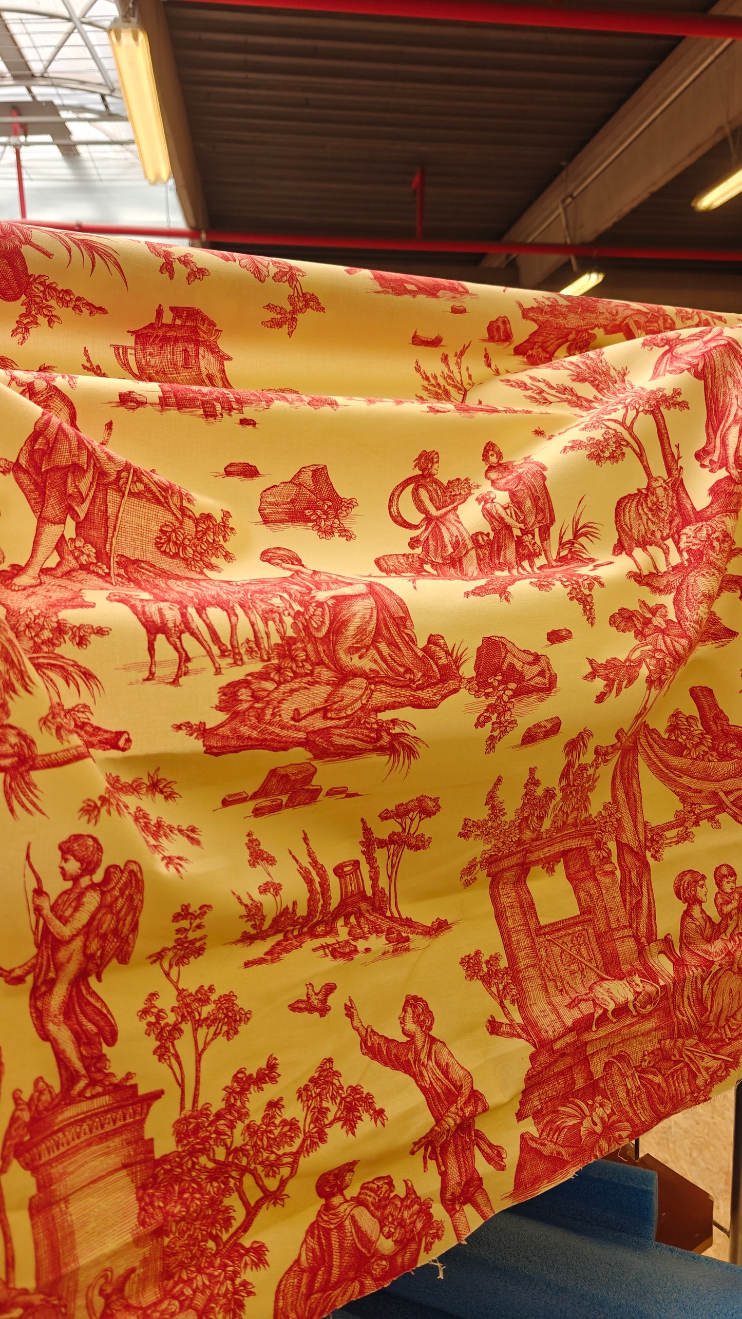 Toile de Jouy bleu ou rouge écru au mètre-Tissu-Autour du Tissu