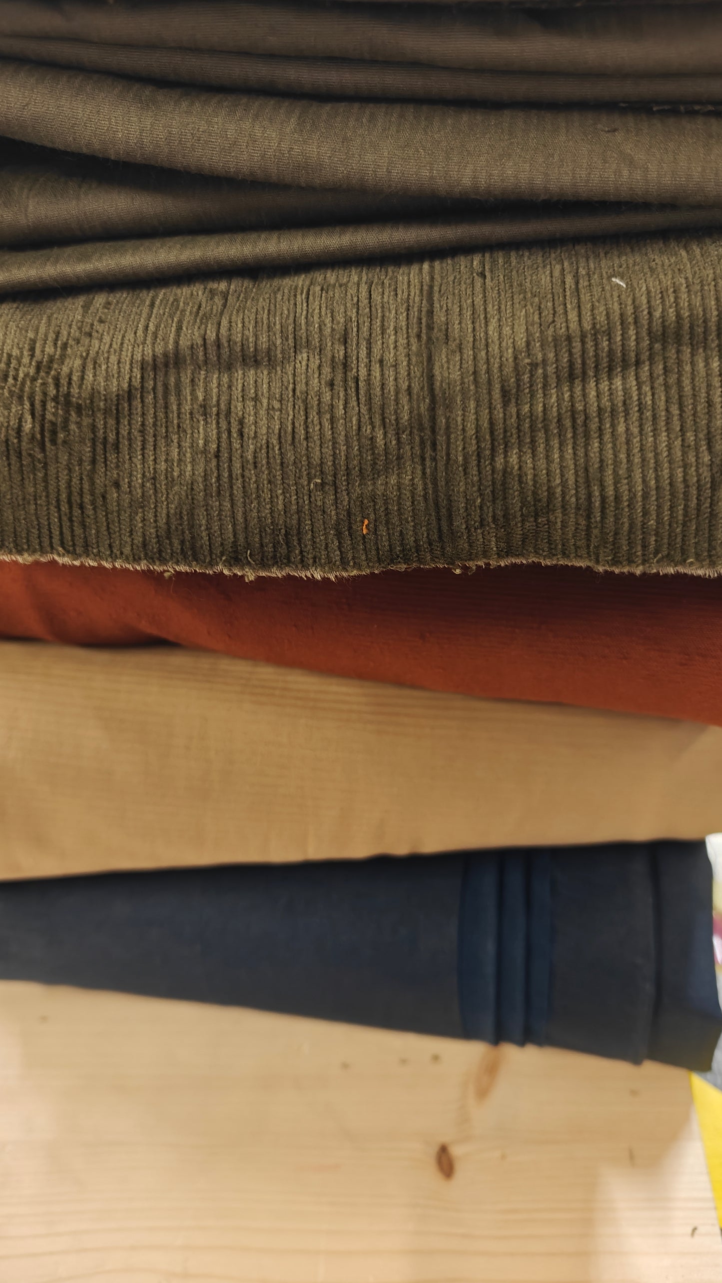 Velours Côtelé au mètre-Tissu-Autour du Tissu