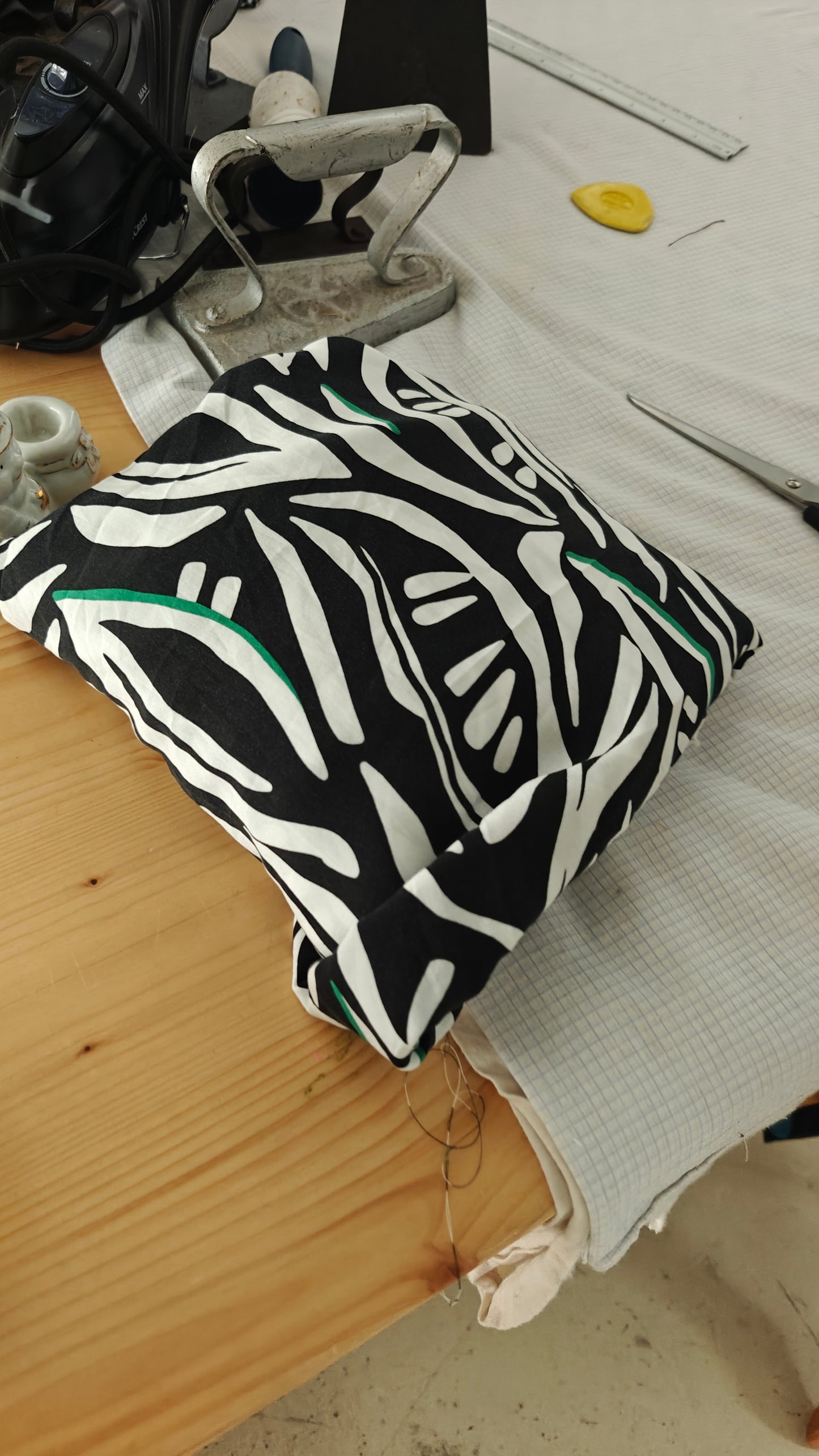 Cotonnade legere zébré noir et blanc accent vert – ADT120