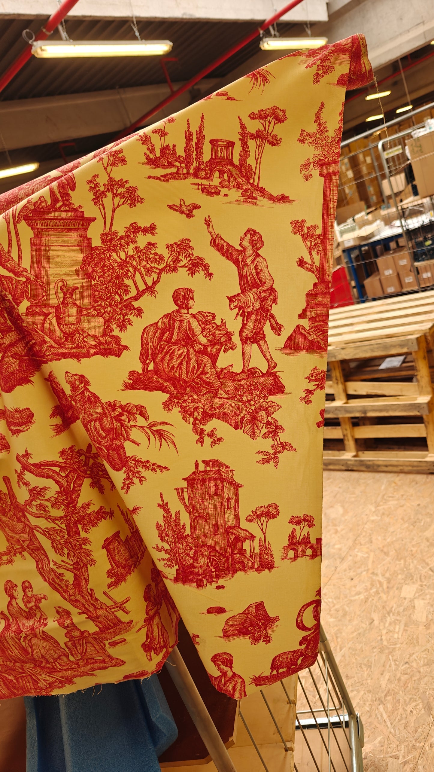 Toile de Jouy bleu ou rouge écru au mètre-Tissu-Autour du Tissu