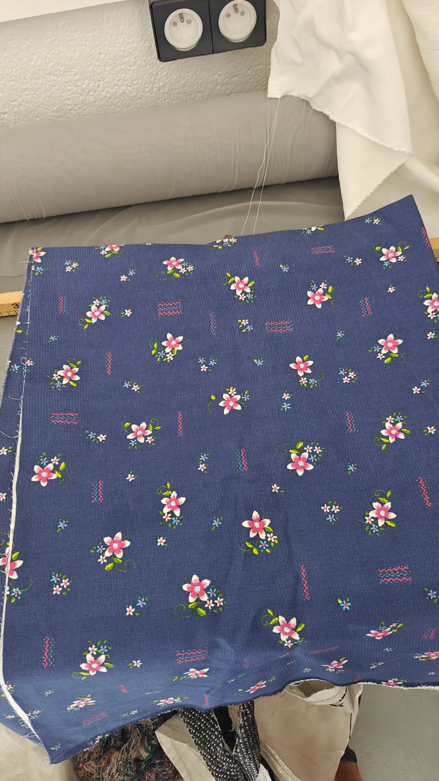 Coton Bleu Marine Fleuri Rose - Destockage