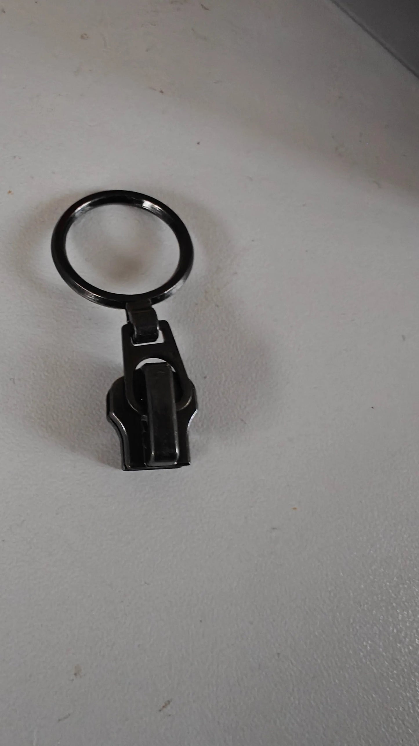 Détail — Curseur en métal 6mm assortis aux zips au mètre | Autour du Tissu Strasbourg