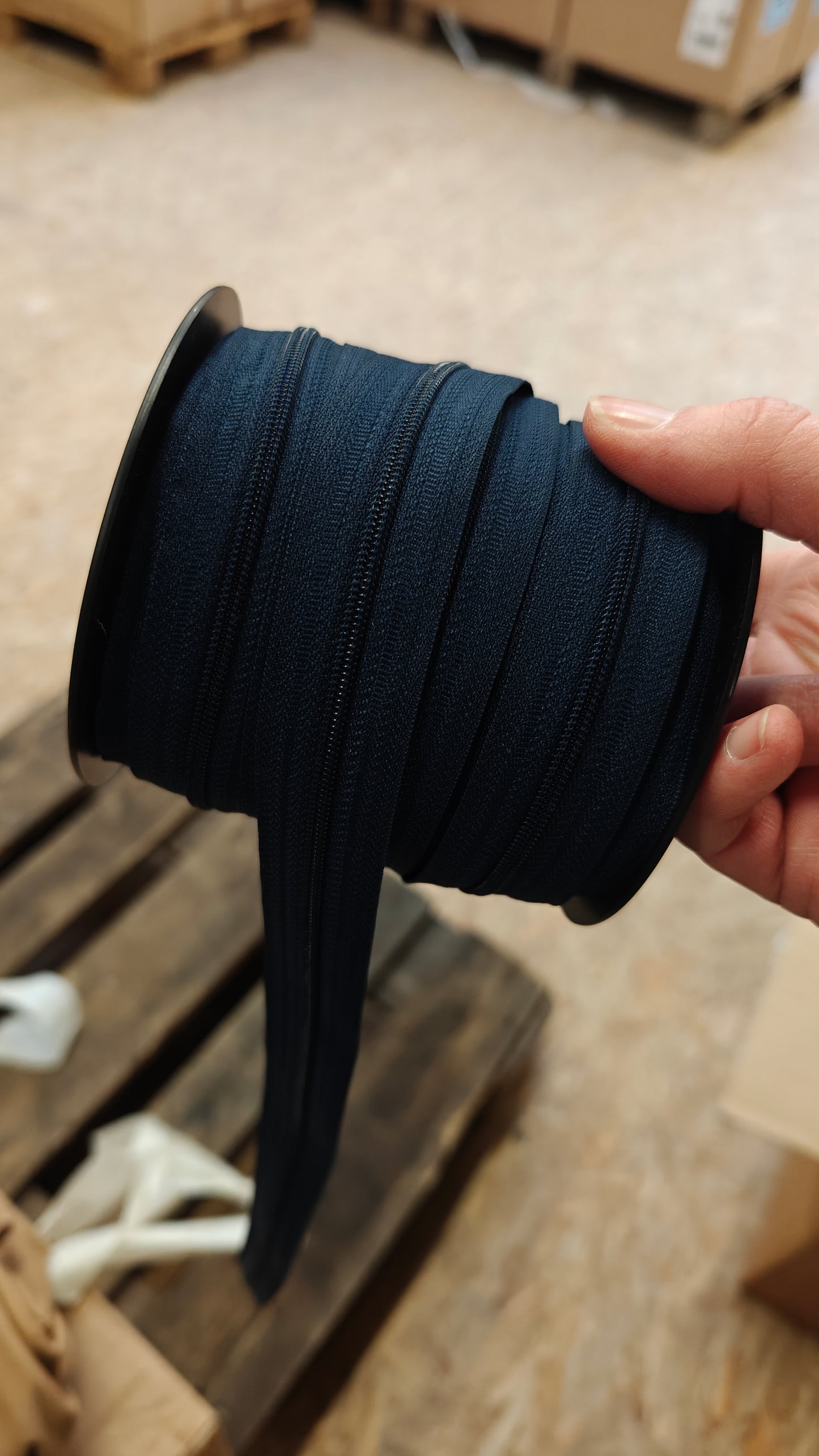 Fermetures Éclair au Mètre 4mm - Zip Bobine - Destockage Haut de Gamme - 1 Curseur/mètre inclus