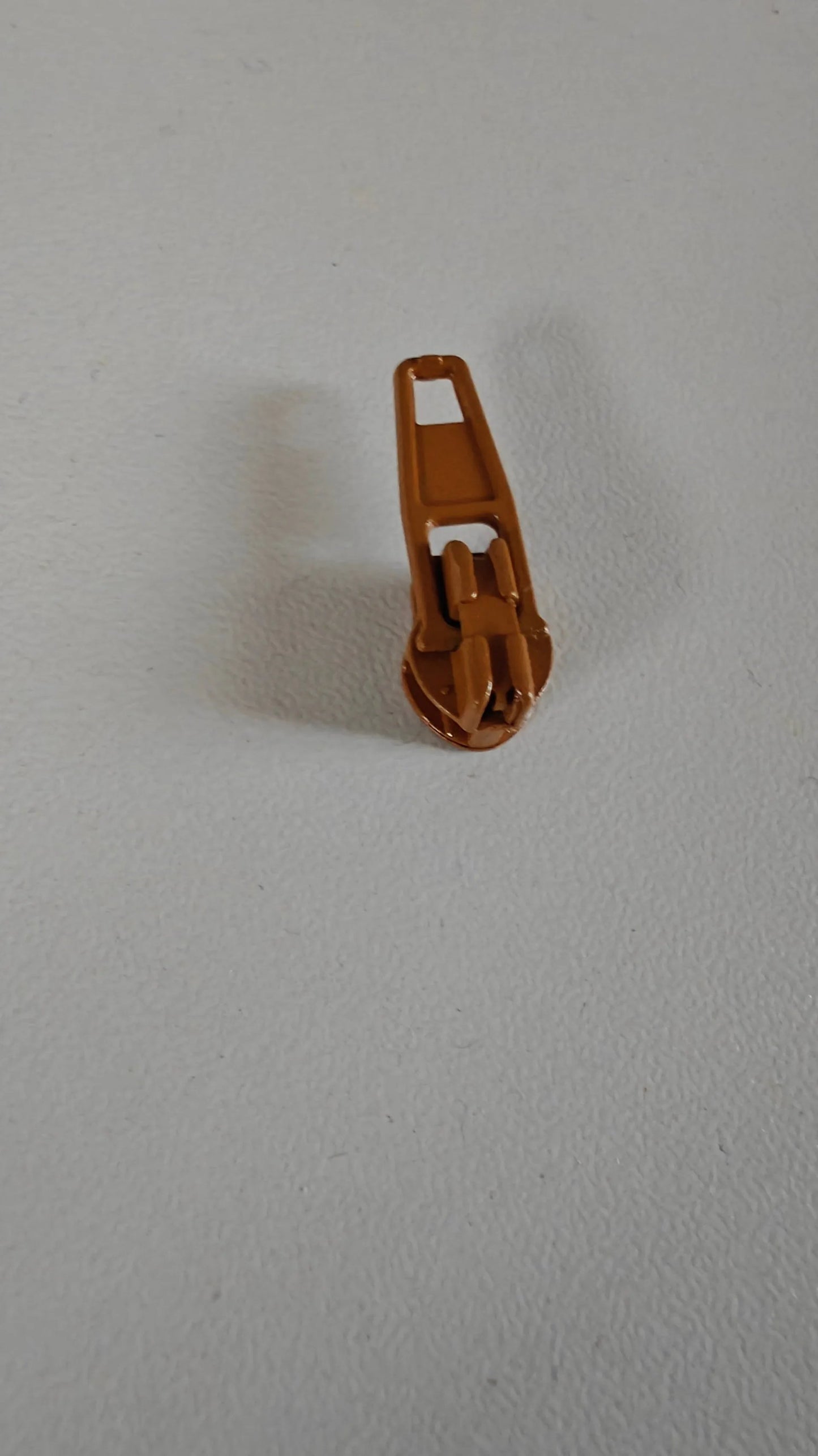 Détail — Curseur pour Fermetures Éclair au Mètre 4mm - Zip | Autour du Tissu Strasbourg