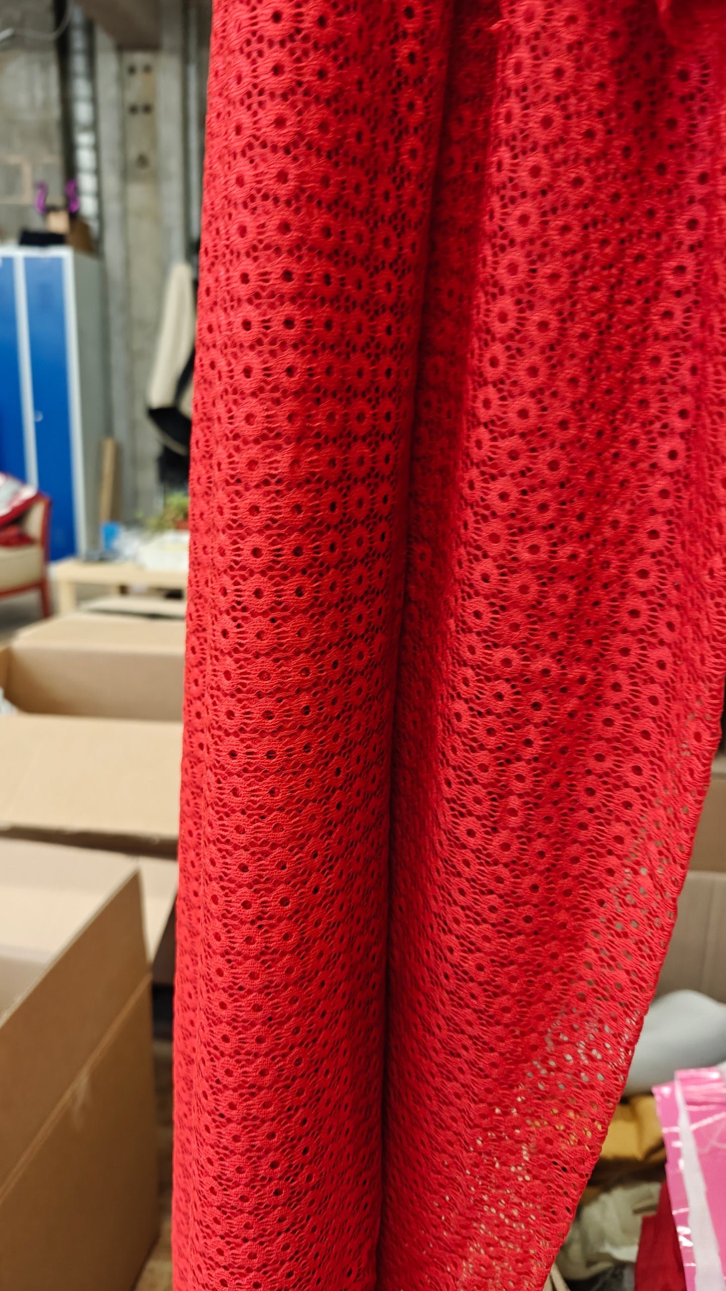 Zoom texture galon - Dentelle ajourée rouge 3 mètres