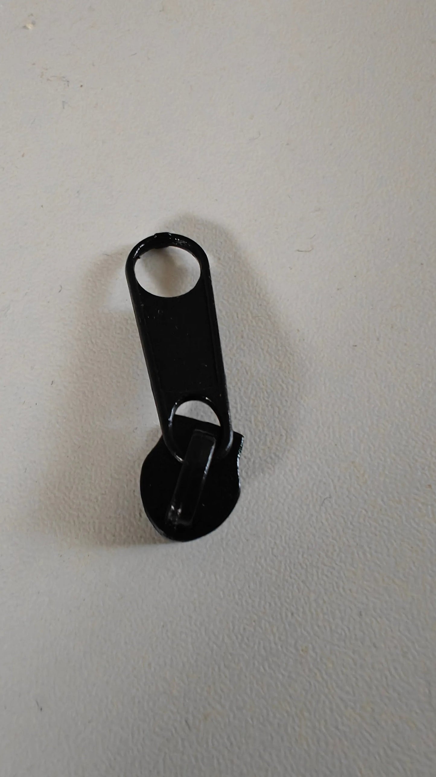 Détail — Curseur en métal 6mm assortis aux zips au mètre | Autour du Tissu Strasbourg