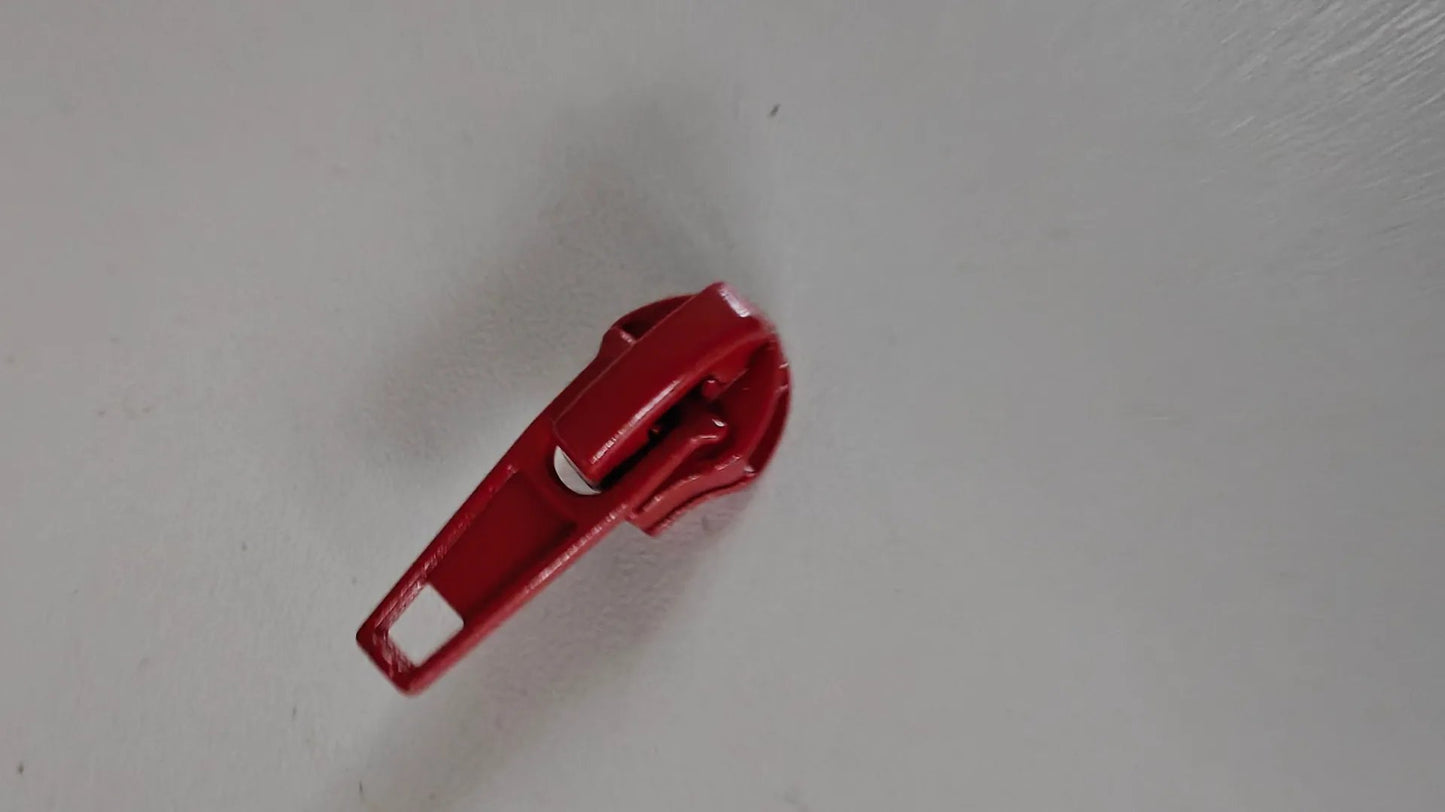 Détail — Curseur en métal 6mm assortis aux zips au mètre | Autour du Tissu Strasbourg