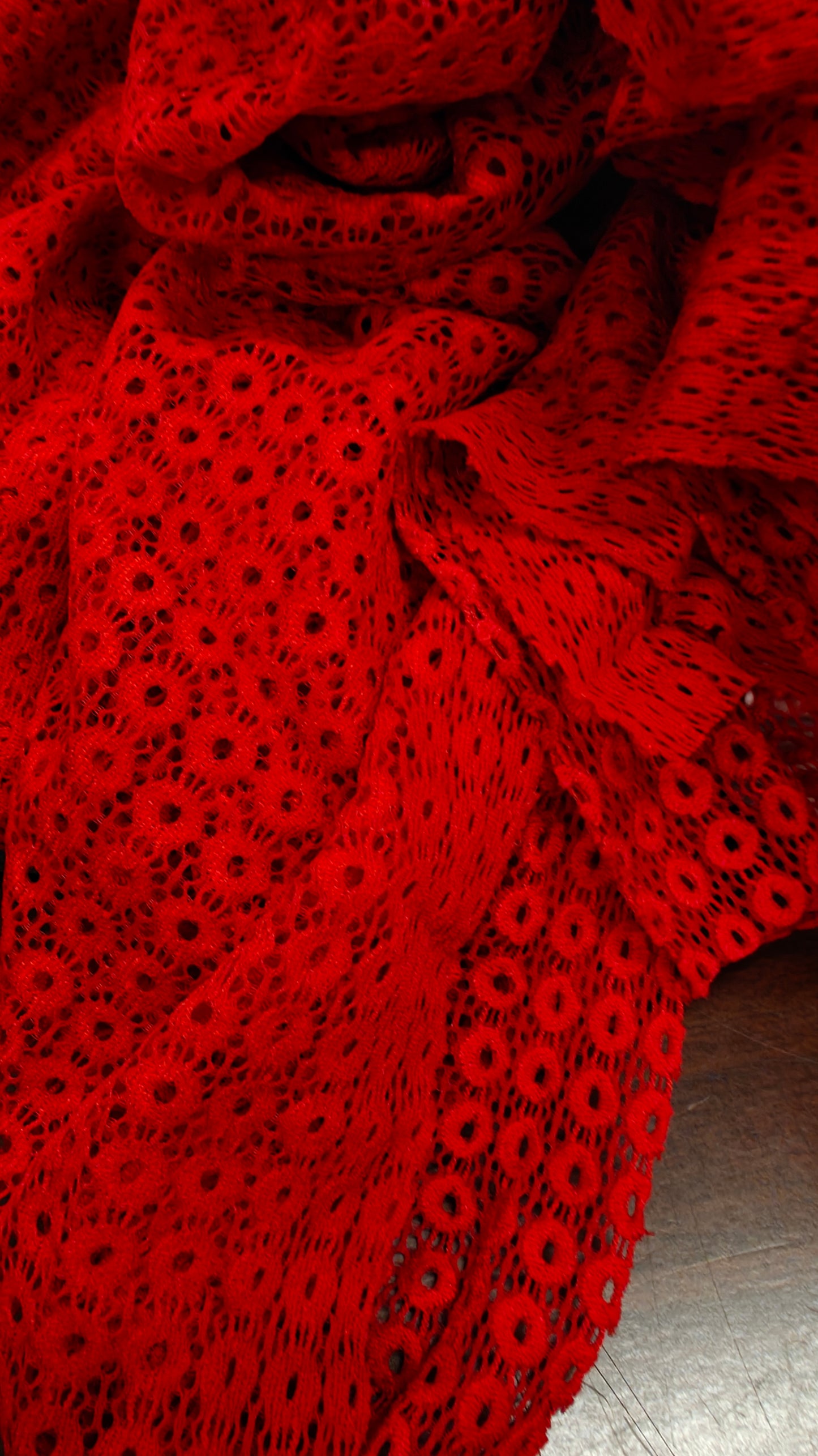 Dentelle ajourée rouge 3 mètres - galon décoratif - Strasbourg Alsace - Autour du Tissu