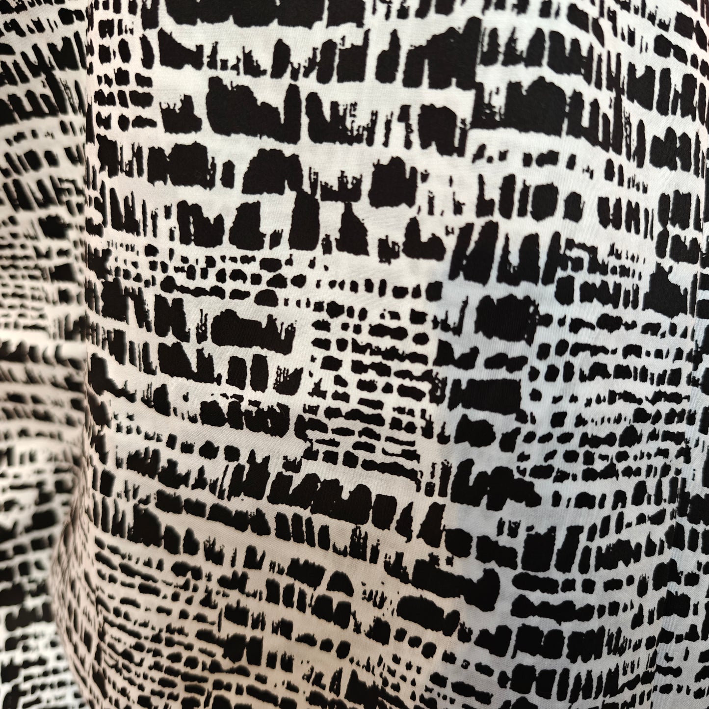 Détail viscose noir blanc - Coupon Unique fluide Viscose Graphique N