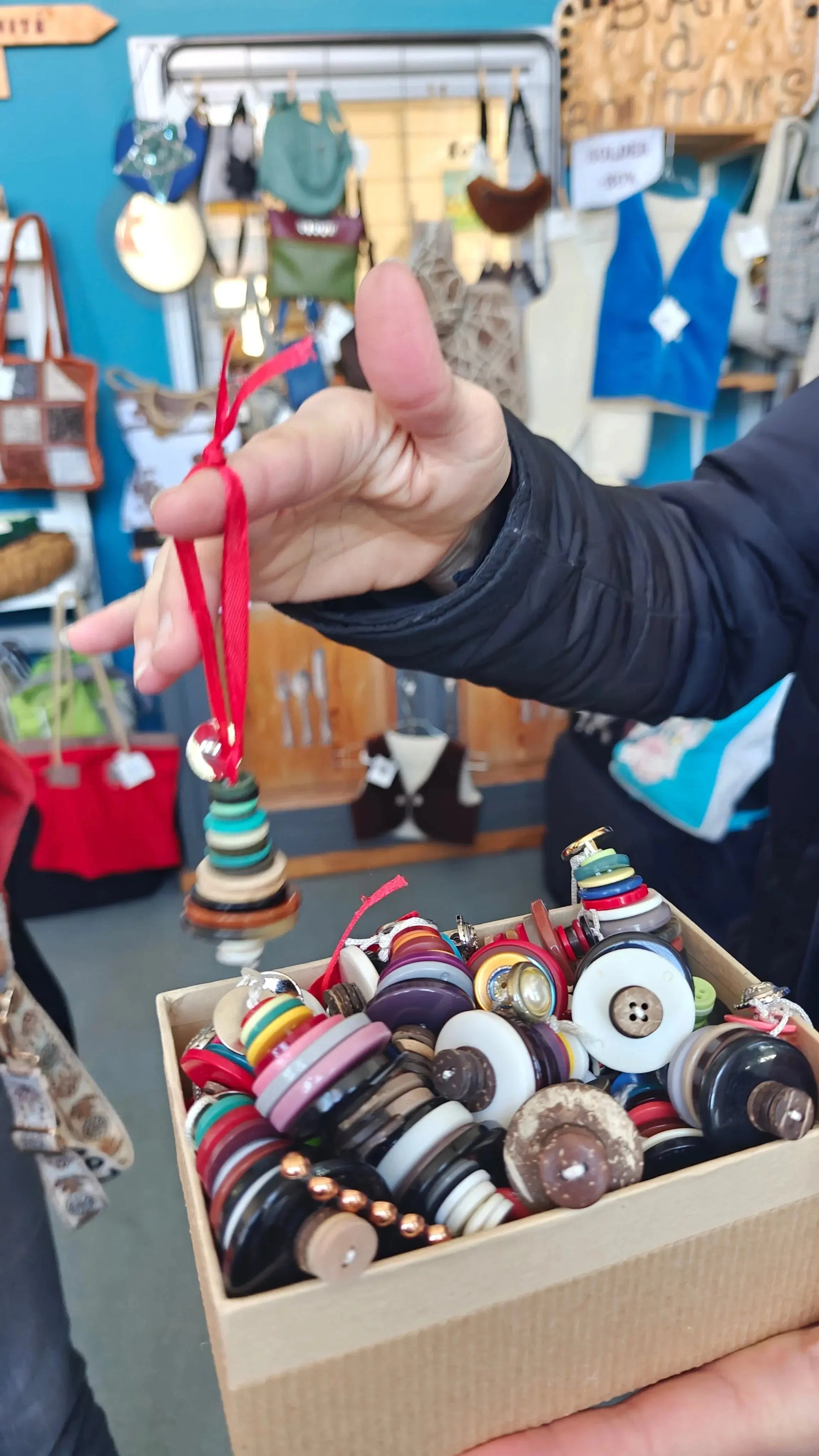 5 Idées Géniales Pour Transformer Vos Vieux Boutons en Trésors Créatifs