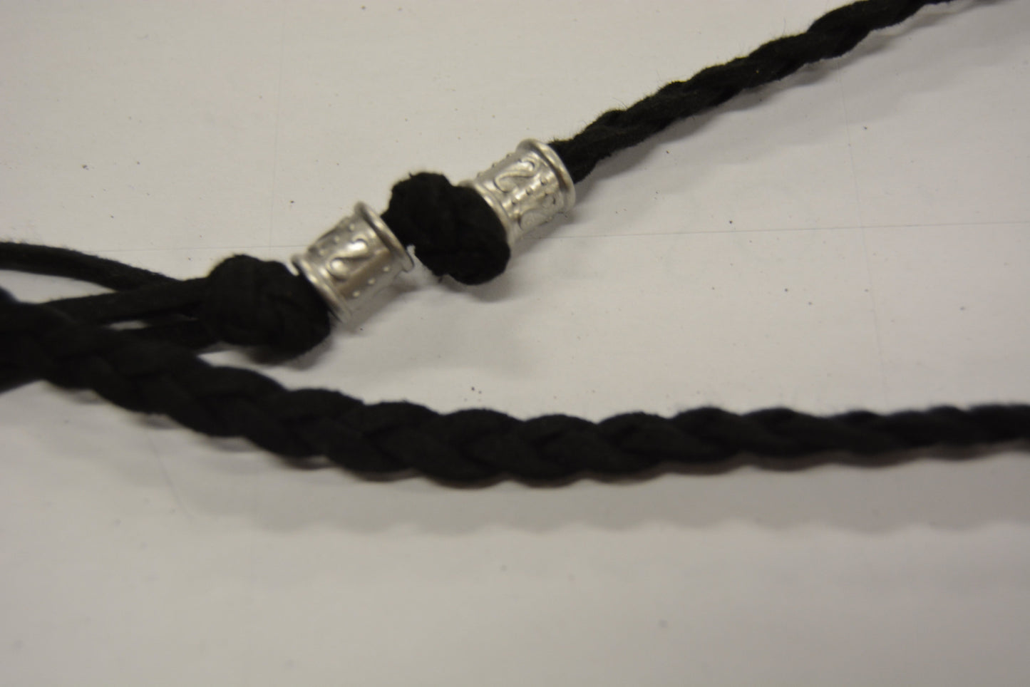 cei045ceinture_cordon_tresse_lacet_noir_avec_p_autour_du_tissu_strasbourg