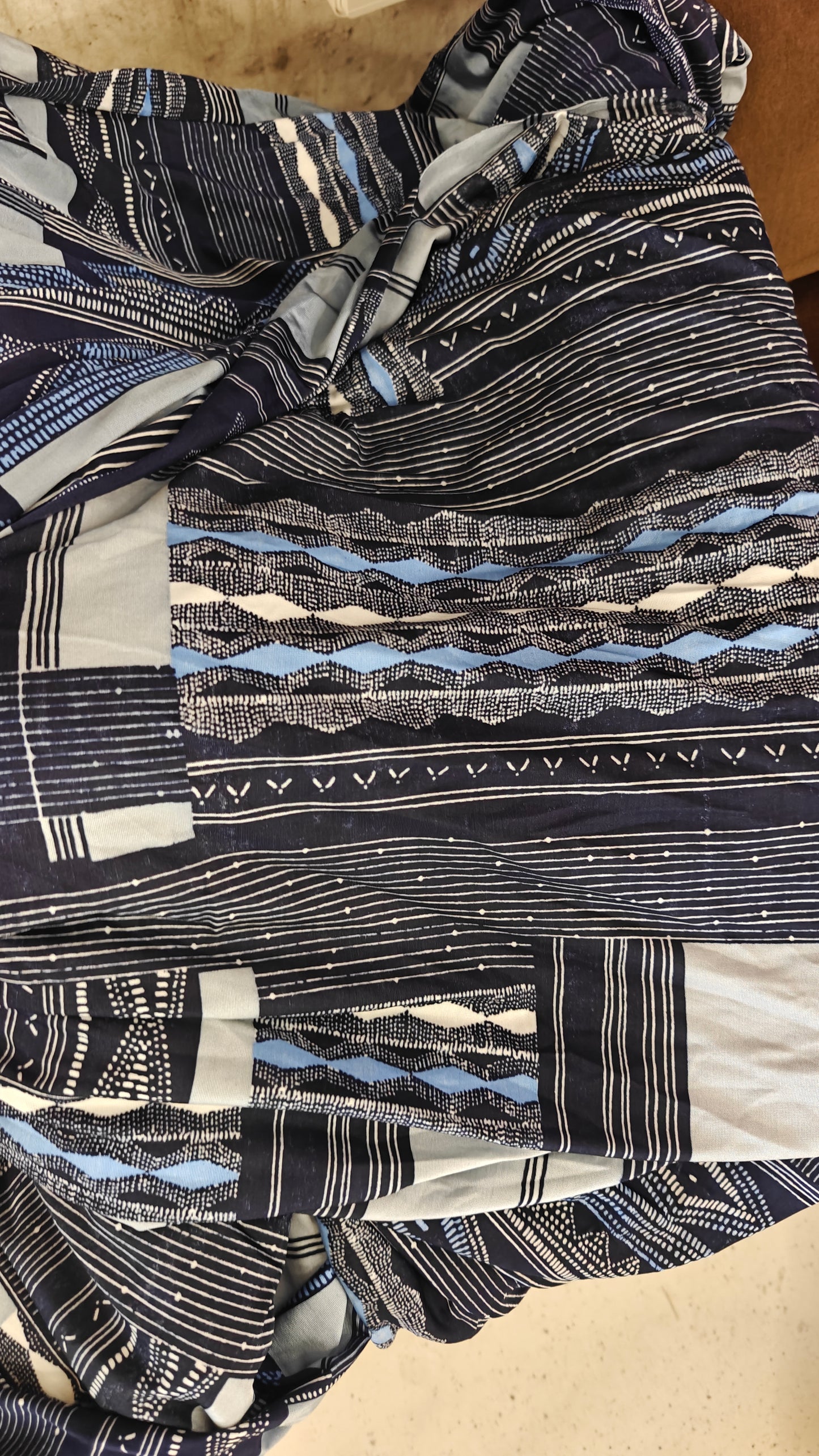 Viscose tribal géométrique bleu marine – ADT117