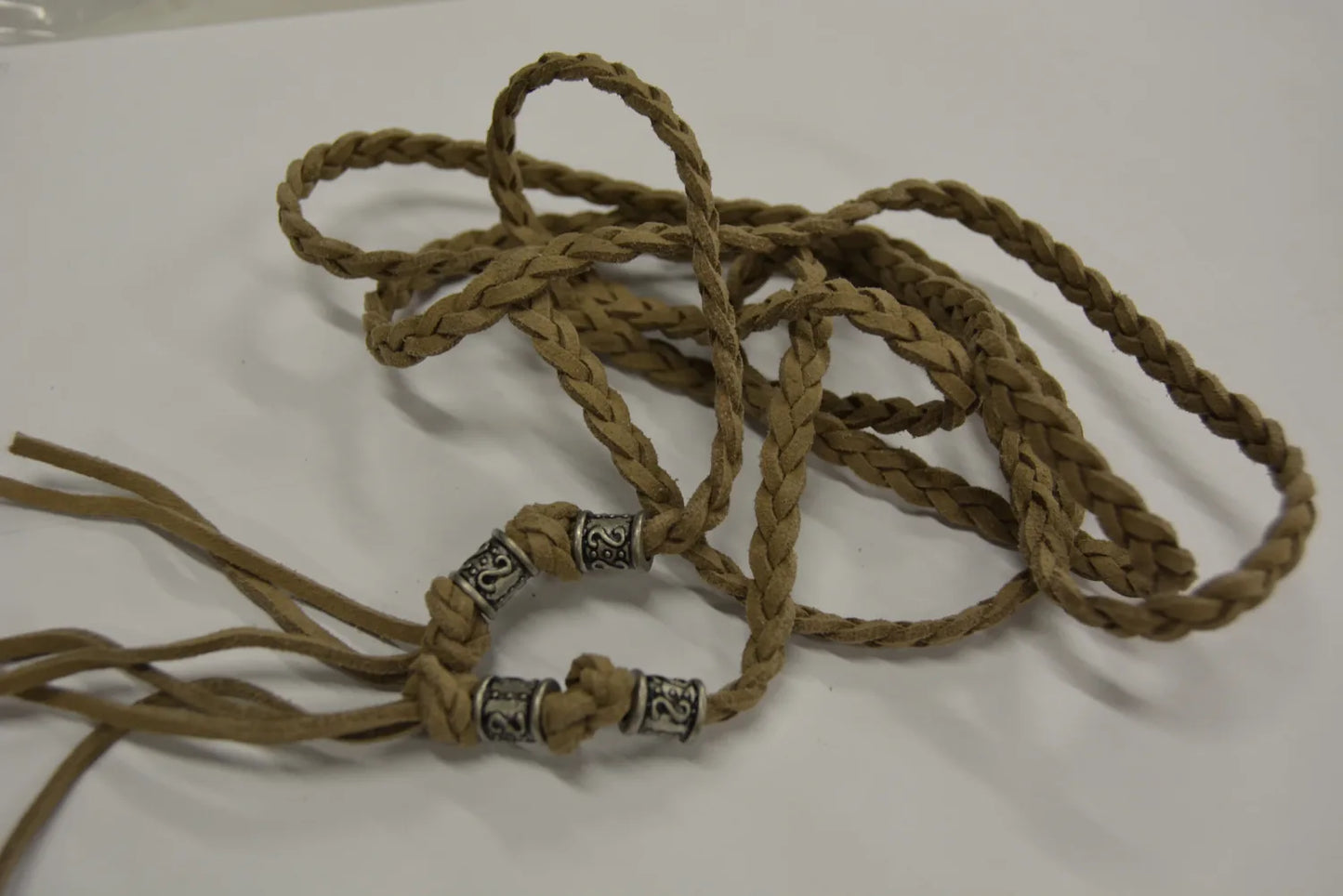 cor041_cordon_tresse_lacette_vert_kaki_autour_du_tissu_strasbourg
