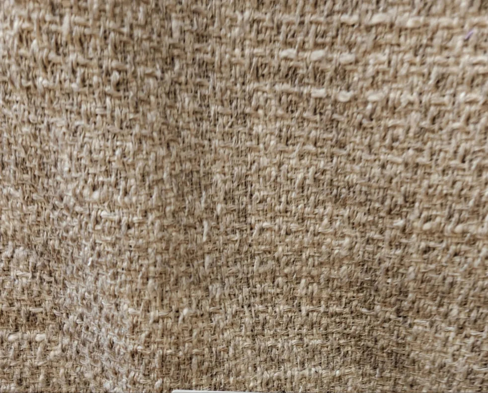 vue rapprochée — tissu ameublement beige lourd – rideaux et coussin | autour du tissu strasbourg