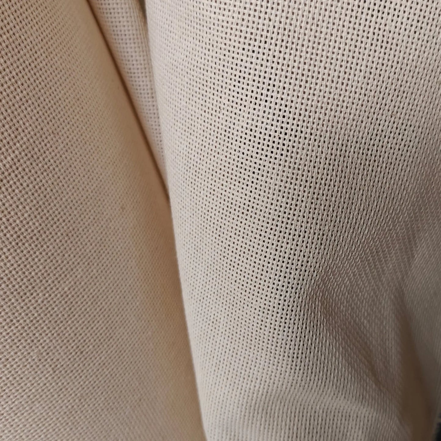 zoom motif — toile à broder écru 100% coton - fabricant vosges  | autour du tissu strasbourg