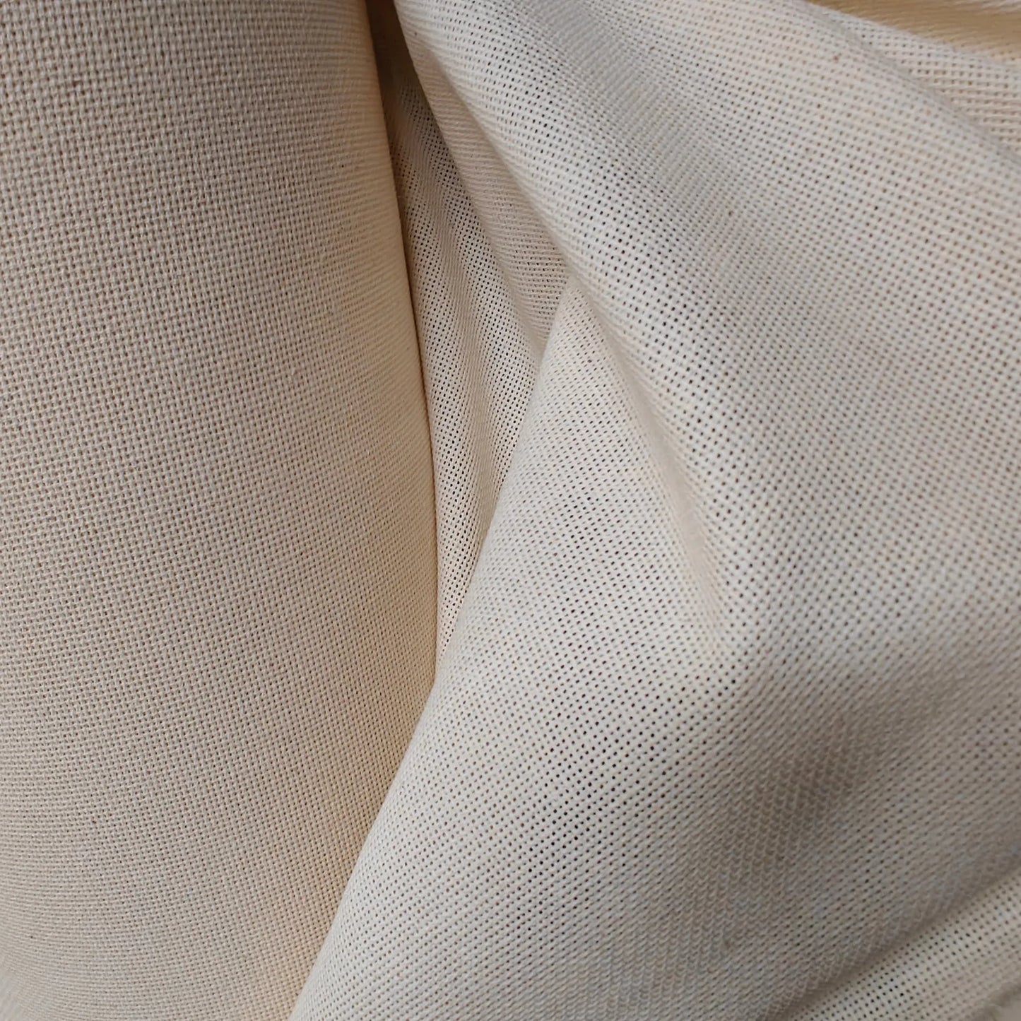 vue rapprochée — tissu coton épais français - toile armure écru vos | autour du tissu strasbourg