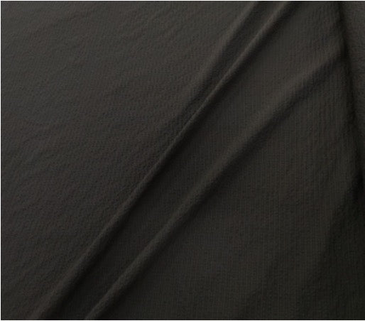 Détail texture — Noir Gaufré petits carreaux polyester 300x120cm | Autour du Tissu Strasbourg