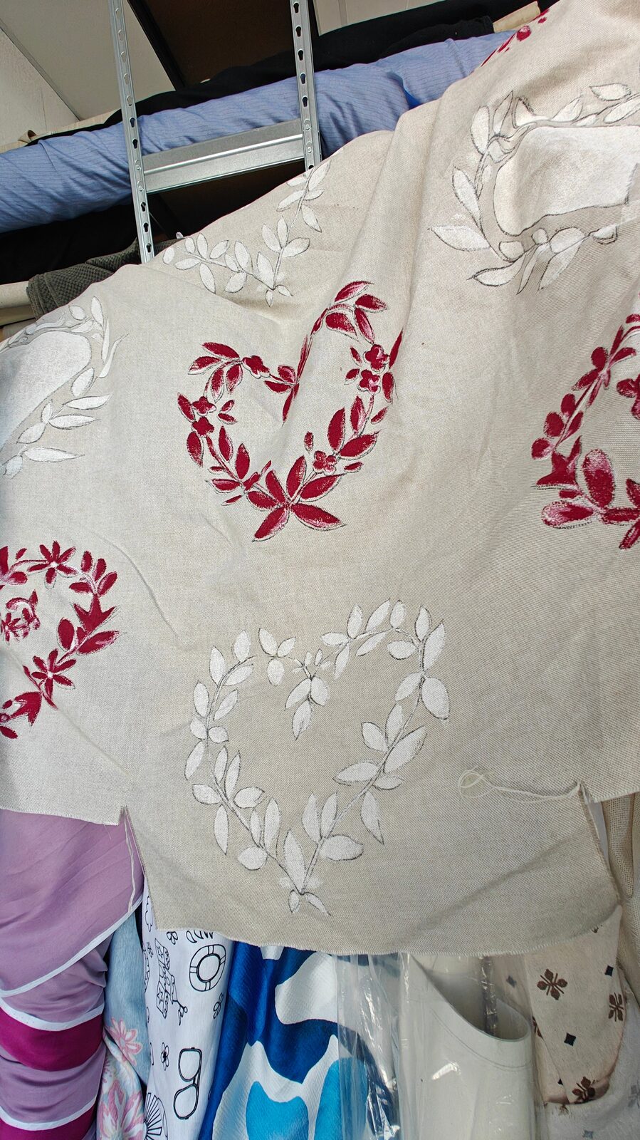 Lin epais motifs Coeurs Alsaciens rouge et blanc - vue 2