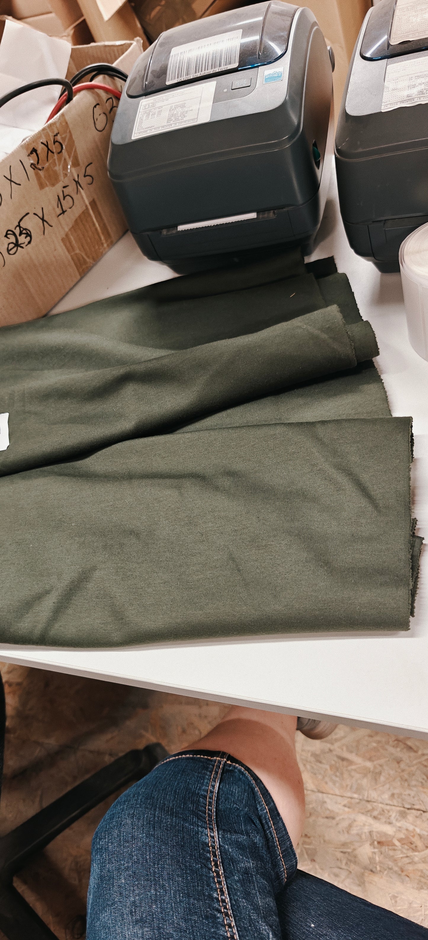 Jersey Vert Kaki Epais Lisse effet satiné 258x156cm