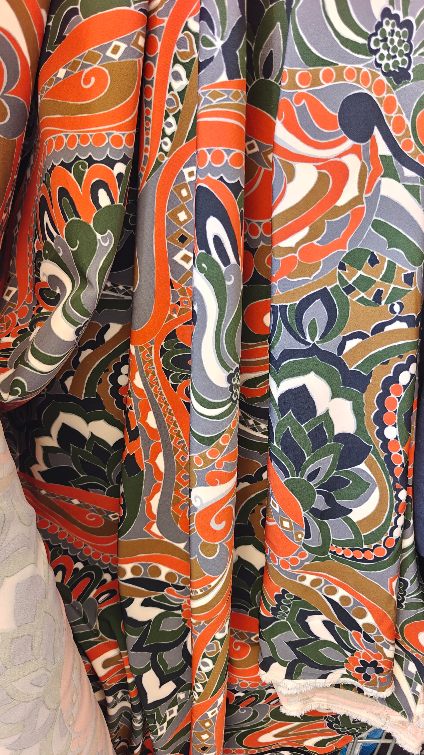 Viscose fluide lourde motif ethnique