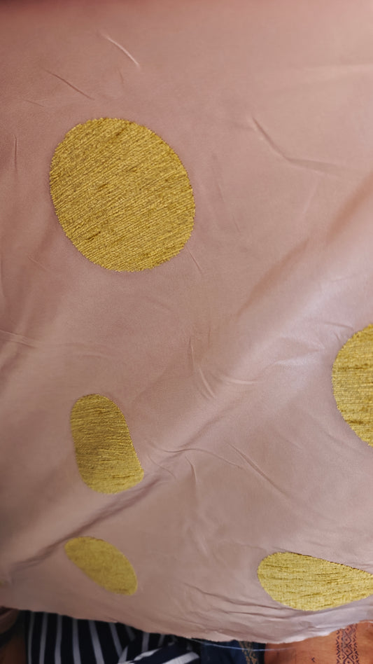 Satin soie coton rose, pois velours moutarde
