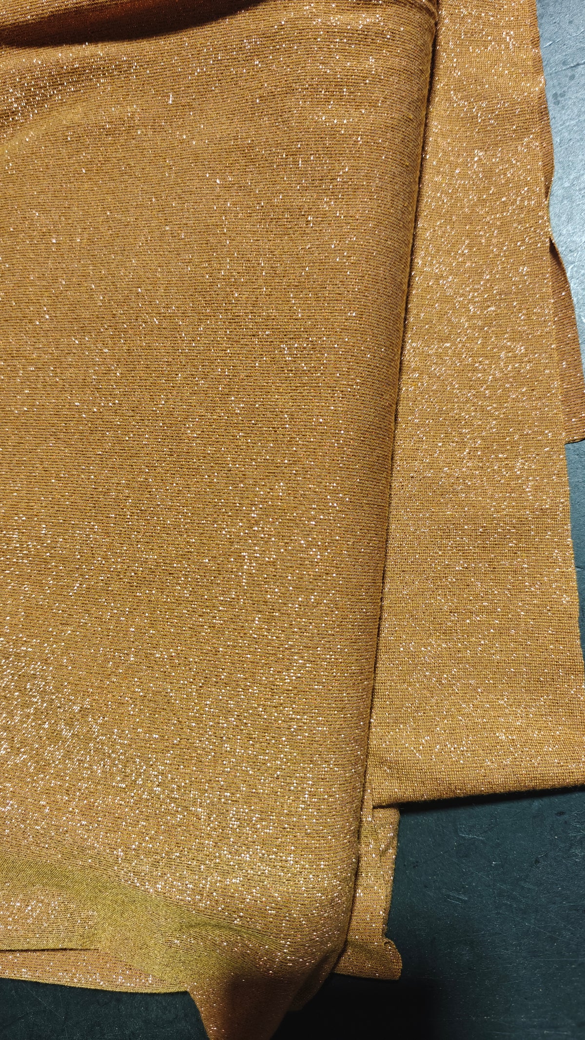 Jersey Lurex Camel Brillant 250x140cm – Robe Soirée & Déguisement | Autour du Tissu