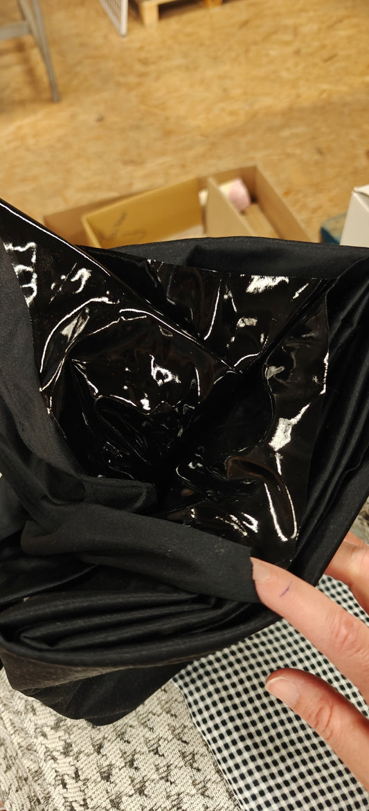 Simili Noir souple sur Lycra
