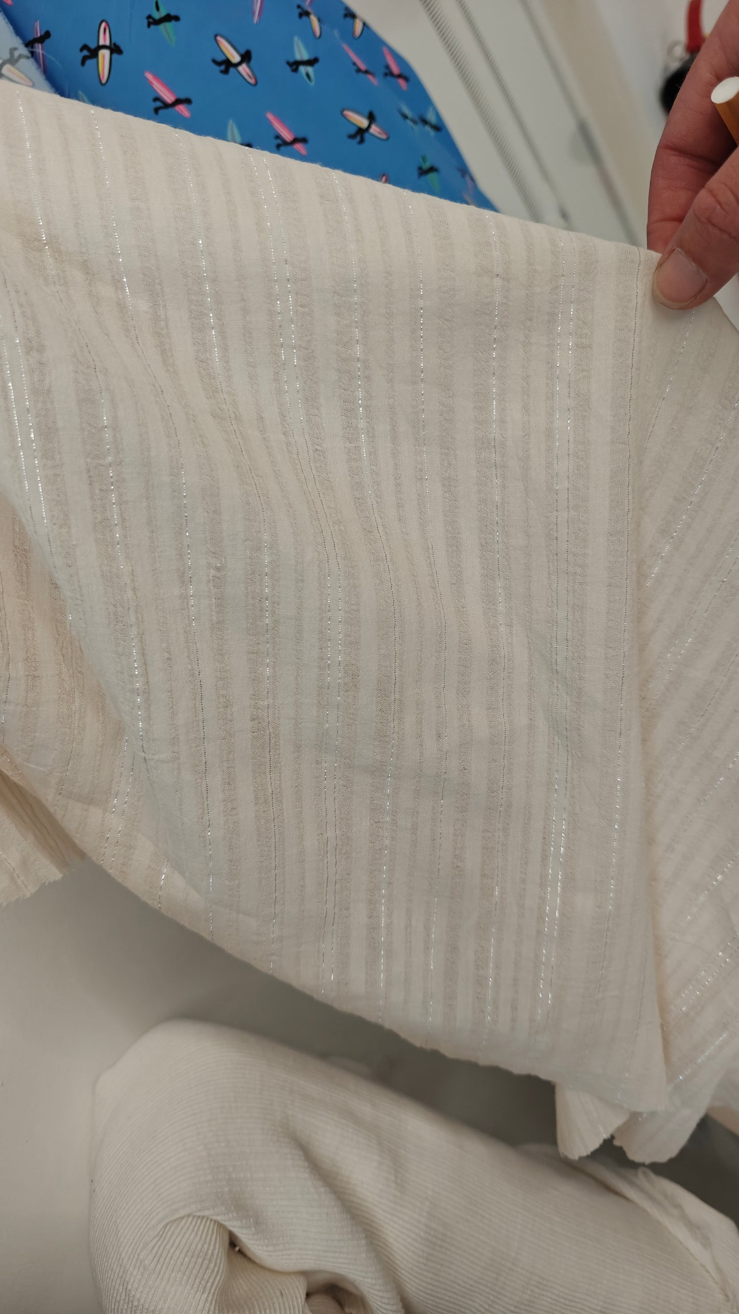 Tissu ivoire rayures lurex argent – ADT119