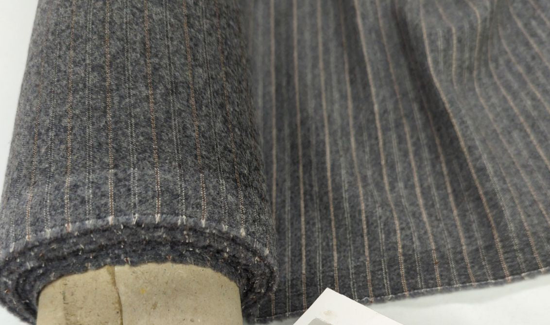 Vue rapprochée — Tissu Tailleur Laine Coton Gris Rayé - Coupon 180x | Autour du Tissu Strasbourg