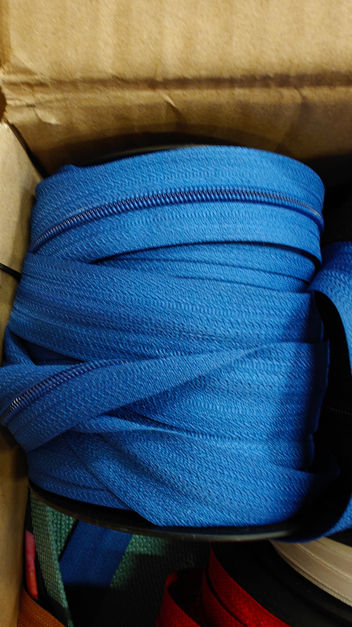 Fermetures Éclair au Mètre 4mm - Zip Bobine - Destockage Haut de Gamme - 1 Curseur/mètre inclus