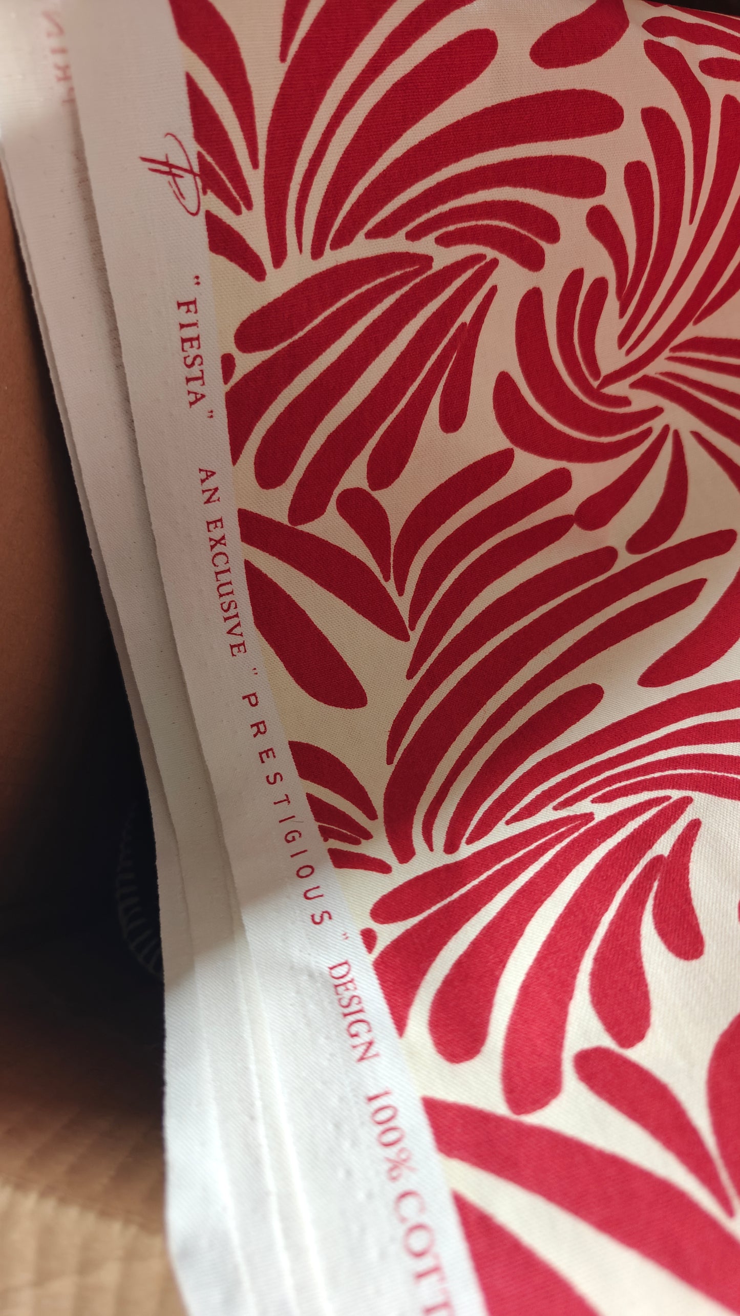 Coton 100% Tropical Rouge et Ecru - Printed in UK