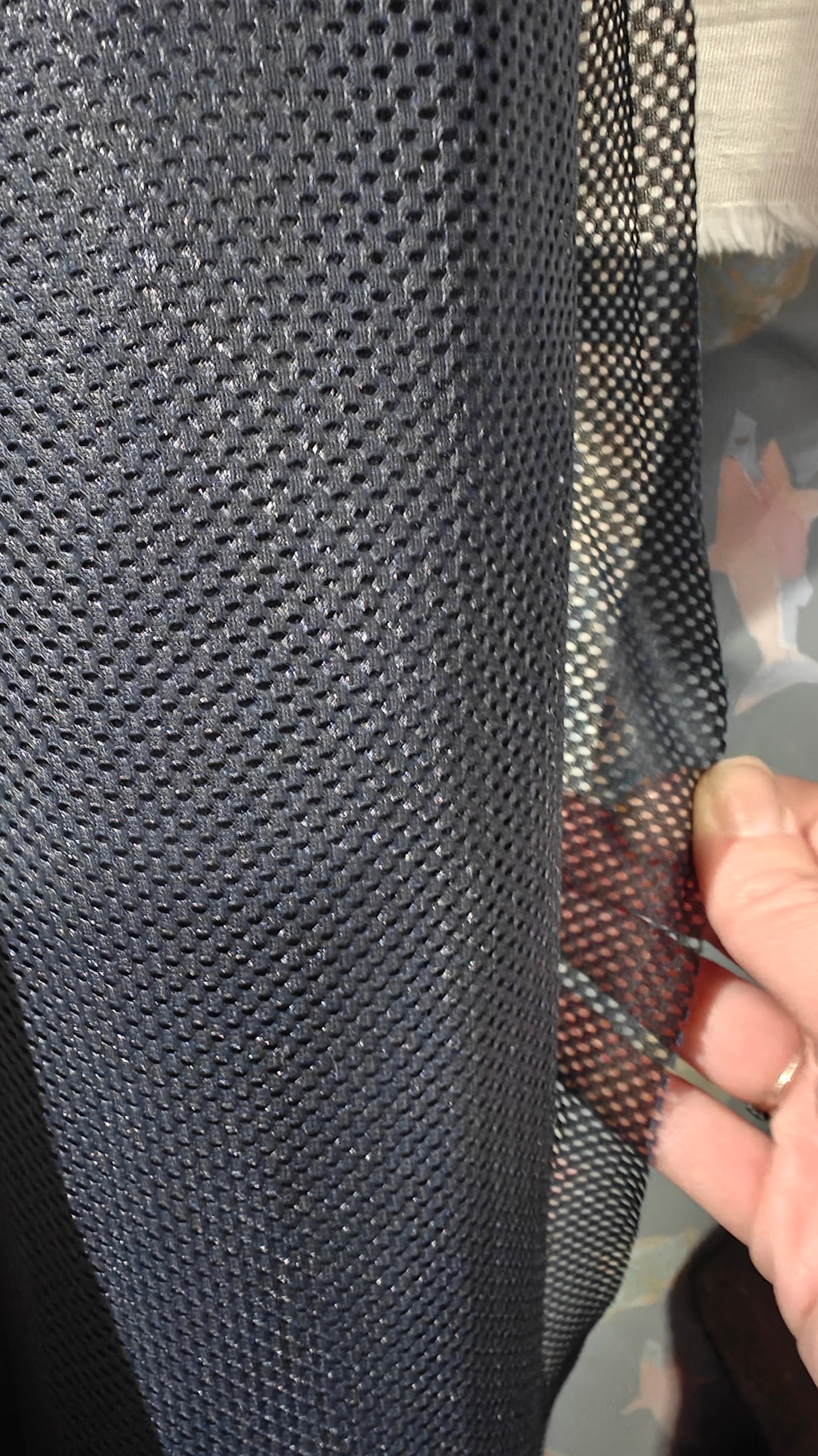 Tissu Mech filet au mètre bleu marine