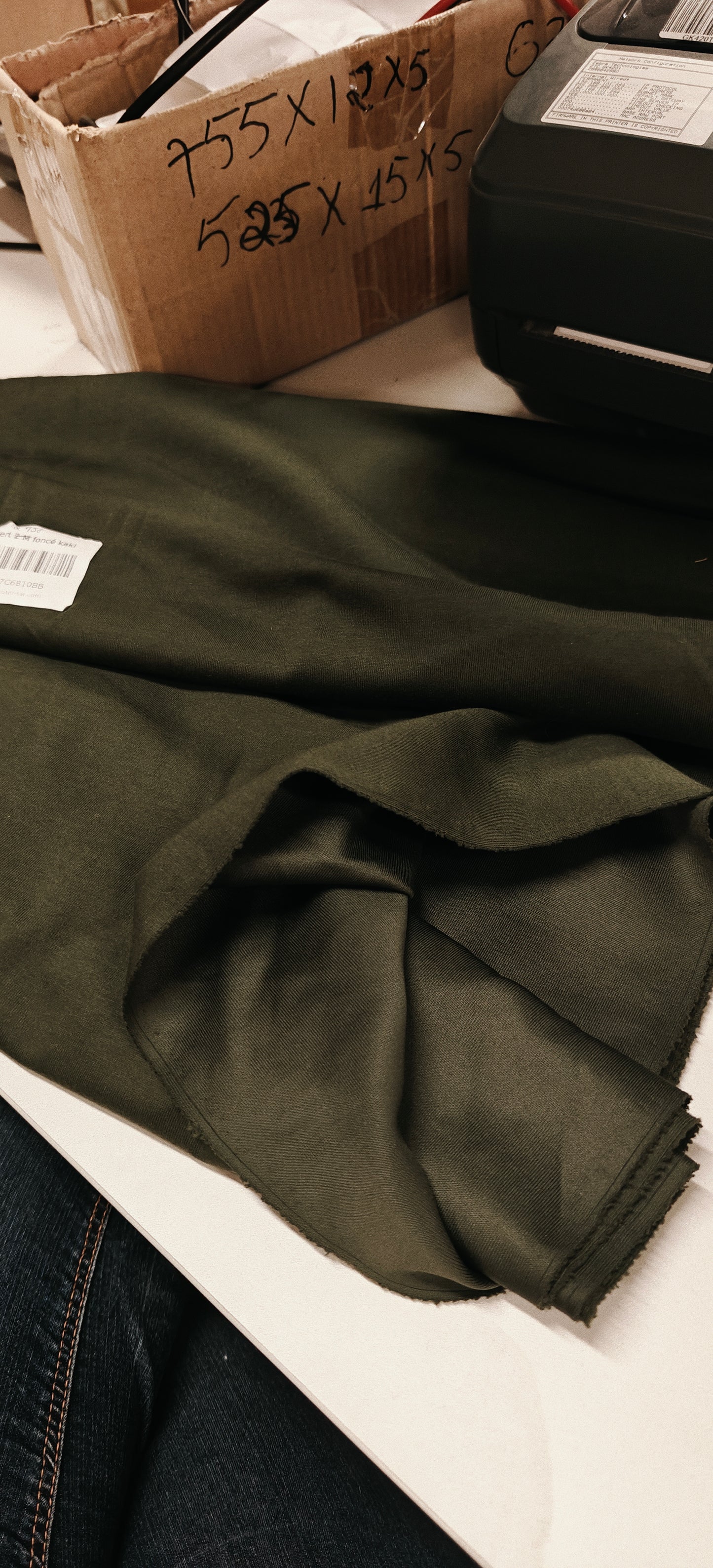 Jersey Vert Kaki Epais Lisse effet satiné 258x156cm