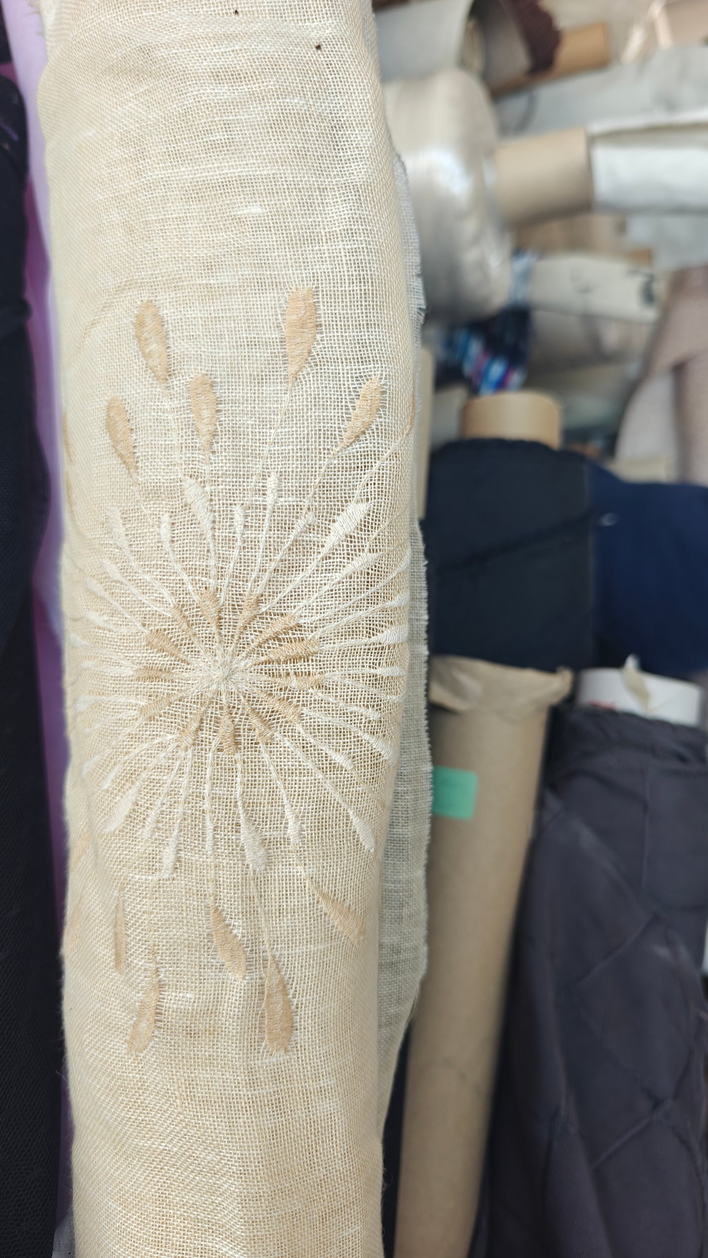VOILE 100% LIN brodé beige COUPON 198x150cm
