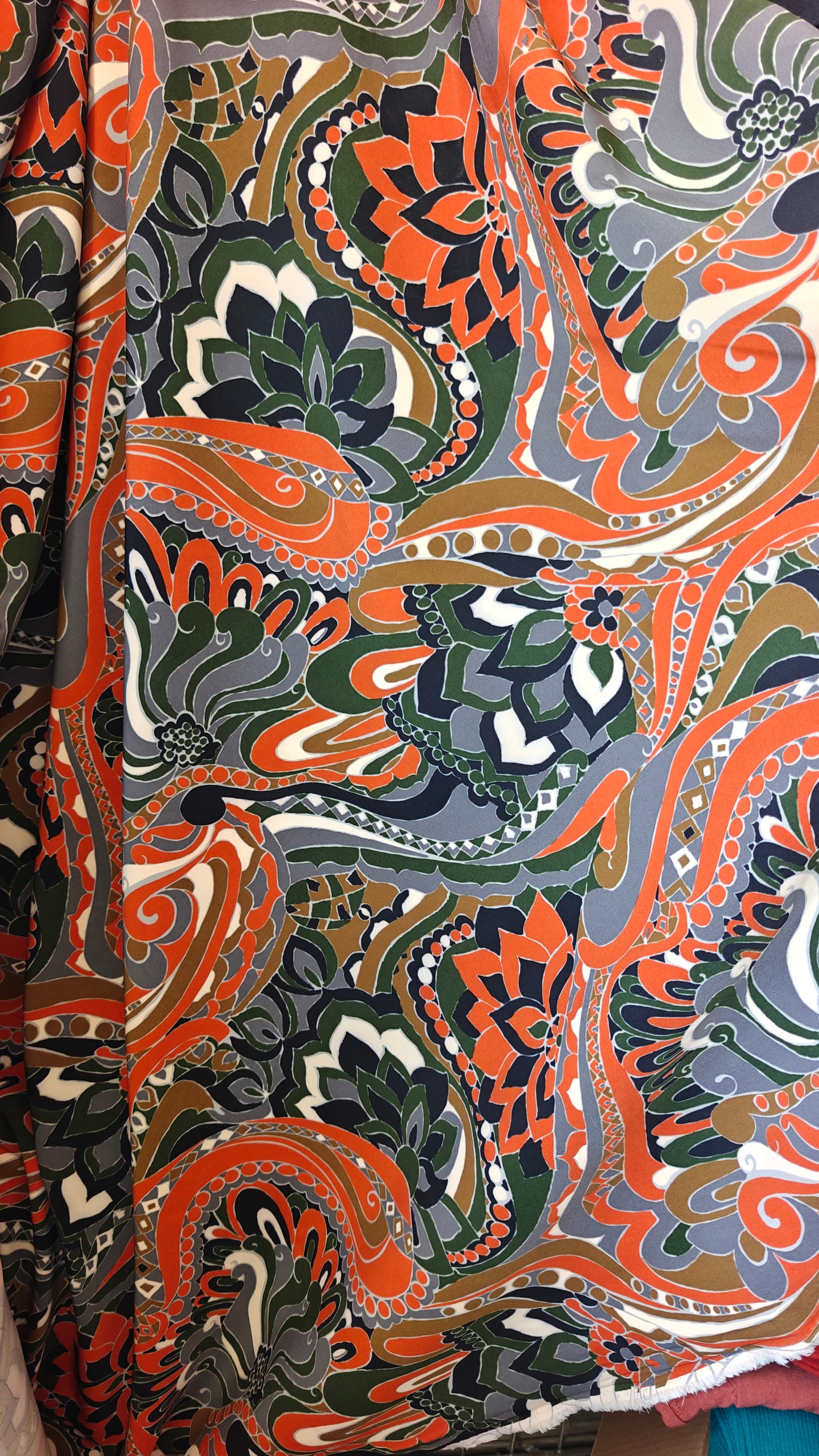Viscose fluide lourde motif ethnique