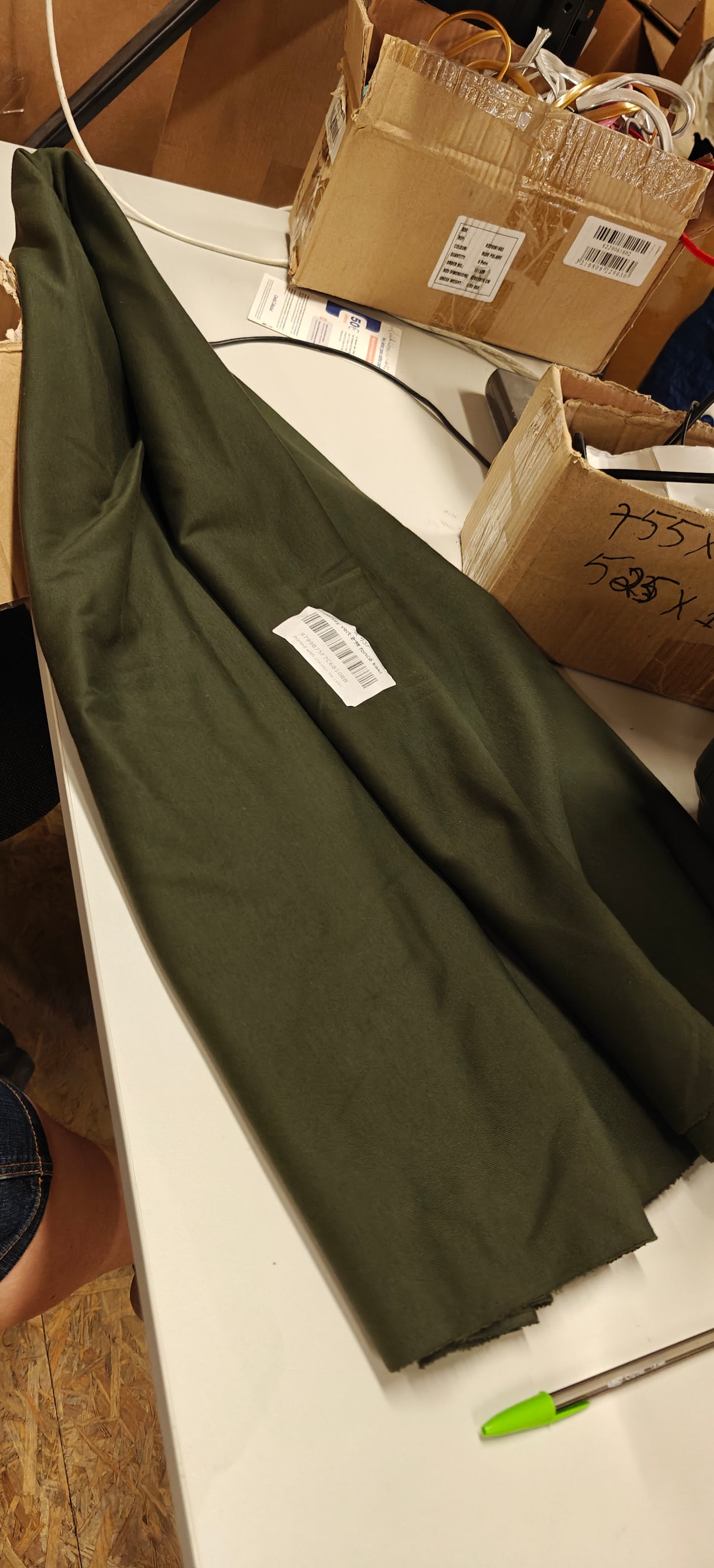 Jersey Vert Kaki Epais Lisse effet satiné 258x156cm