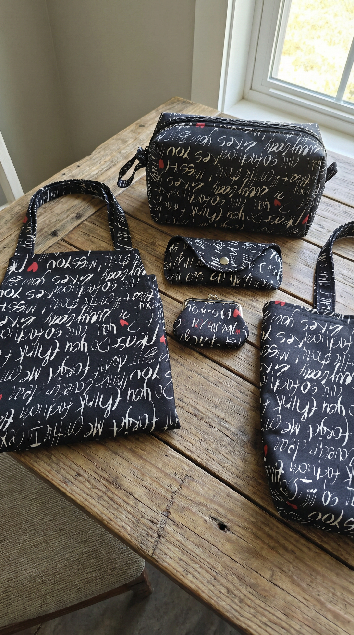 Tissu Messages Amour Saint-Valentin -au mètre x 150cm - Polyester/Viscose - semi rigide