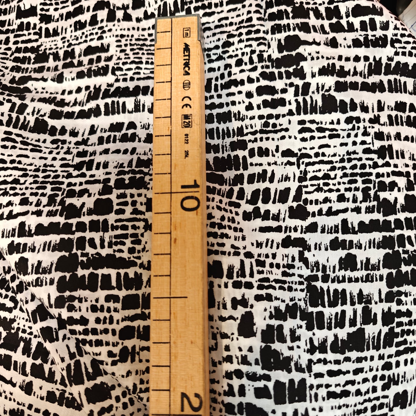 Viscose Graphique Noir Blanc 416x150cm