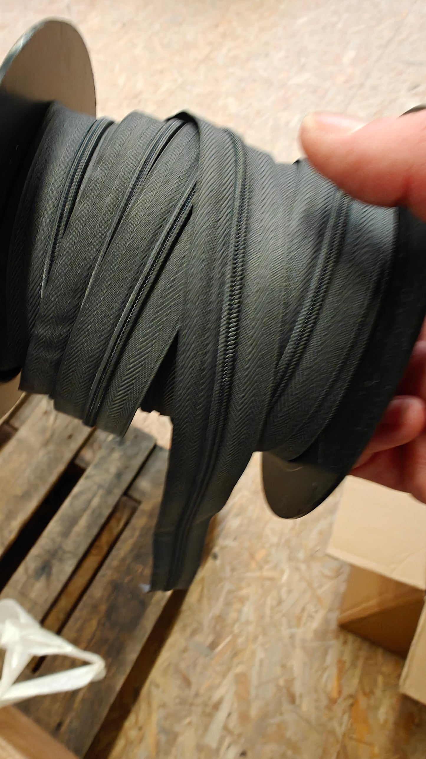 Fermetures Éclair au Mètre 4mm - Zip Bobine - Destockage Haut de Gamme - 1 Curseur/mètre inclus