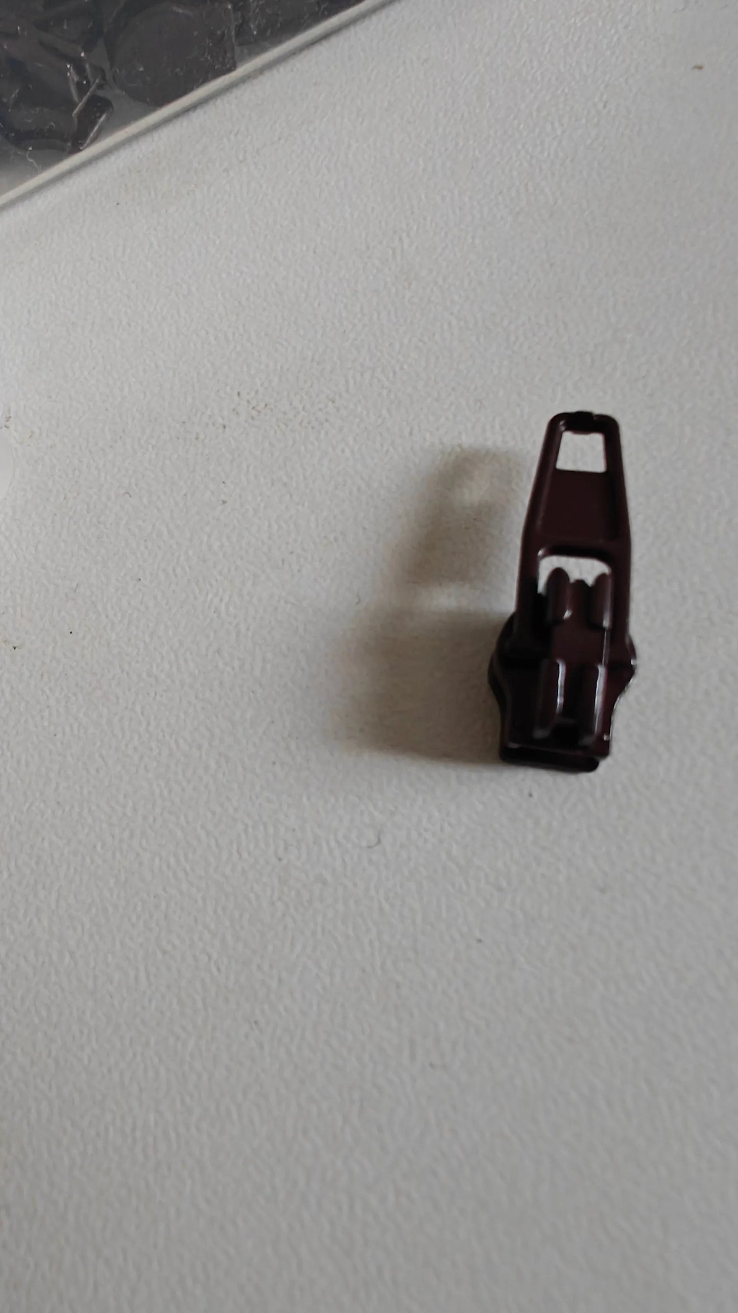 Détail texture — Curseur pour Fermetures Éclair au Mètre 4mm - Zip  | Autour du Tissu Strasbourg