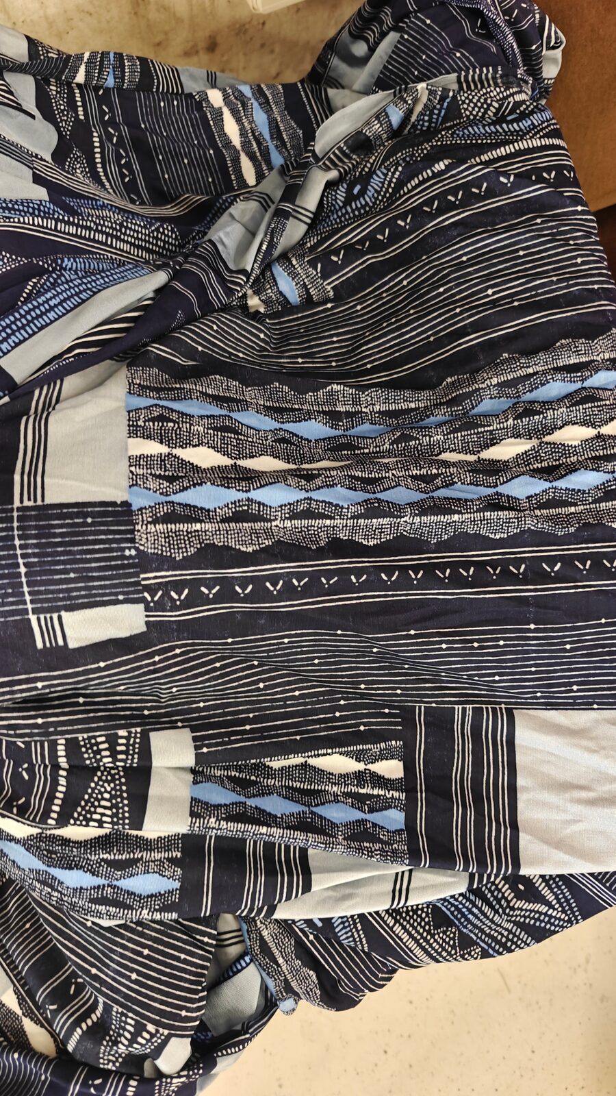 Viscose tribal geometrique bleu marine - vue 1
